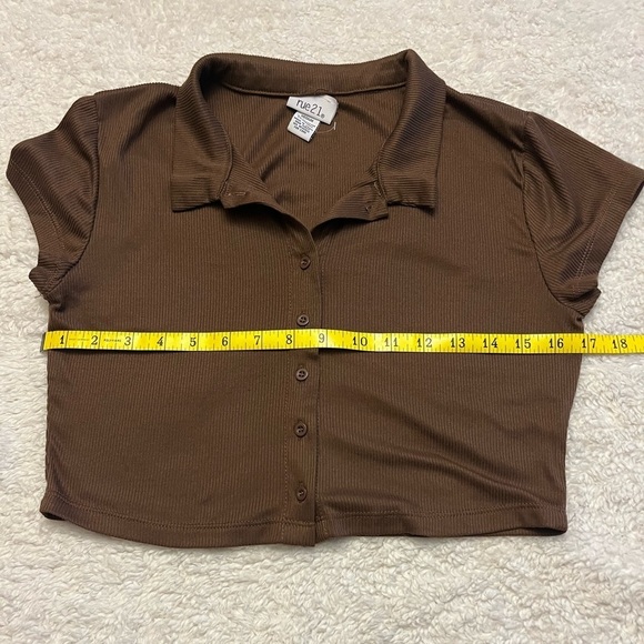 NWT Rue 21 Cropped Button Top - Picture 3 of 6